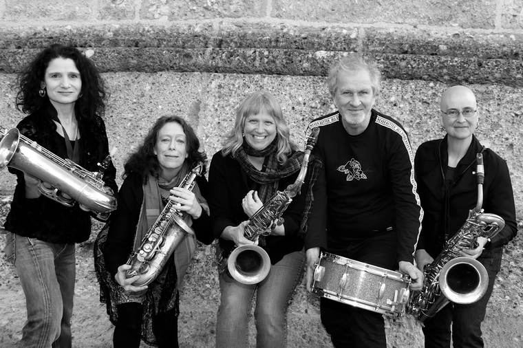 THE TIPTONS SAXOPHONE QUARTET & DRUMS THE TIPTONS SAXOPHONE QUARTET & DRUMS